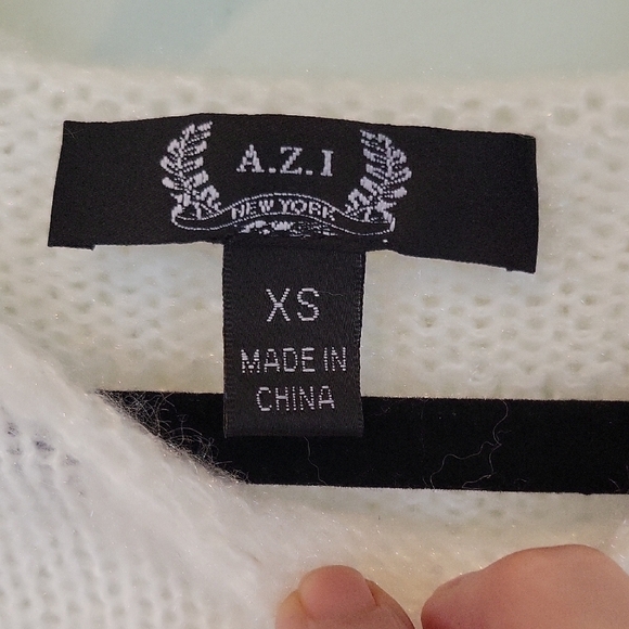 A.Z.I New York Elegant White Knit Sweater with Faux Fur Details Size XS. - Picture 4 of 7